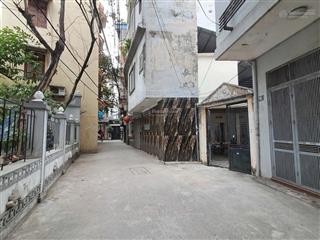 Bán đất tại thái thịnh  158m  nhỉnh 38 tỷ. đất vuông đẹp  ngõ thông ô tô  sổ riêng.