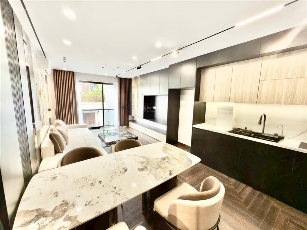 Mở bán căn nhà 7 tầng thang máy  ô tô 7 chỗ vào nhàngay sát mặt phố nguyễn văn cừ long biên(cũ).