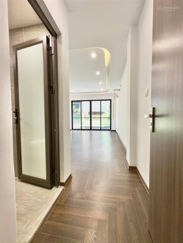 Mở bán căn nhà 7 tầng thang máy  ô tô 7 chỗ vào nhàngay sát mặt phố nguyễn văn cừ long biên(cũ).