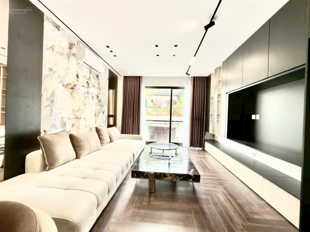 Mở bán căn nhà 7 tầng thang máy  ô tô 7 chỗ vào nhàngay sát mặt phố nguyễn văn cừ long biên(cũ).