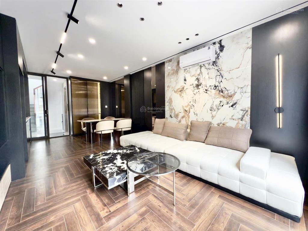 Mở bán căn nhà 7 tầng thang máy  ô tô 7 chỗ vào nhàngay sát mặt phố nguyễn văn cừ long biên(cũ).