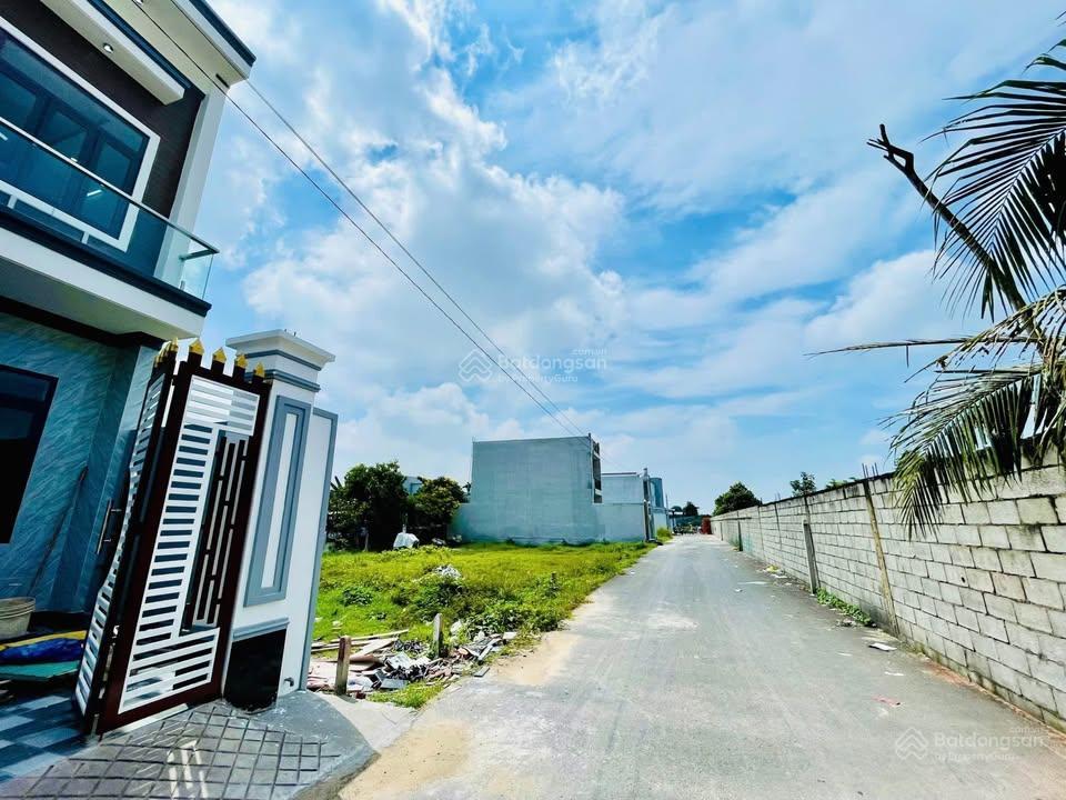 Căn nhà mới xây giá ngộp 2ty9 80m2 tân thông hội, củ chi