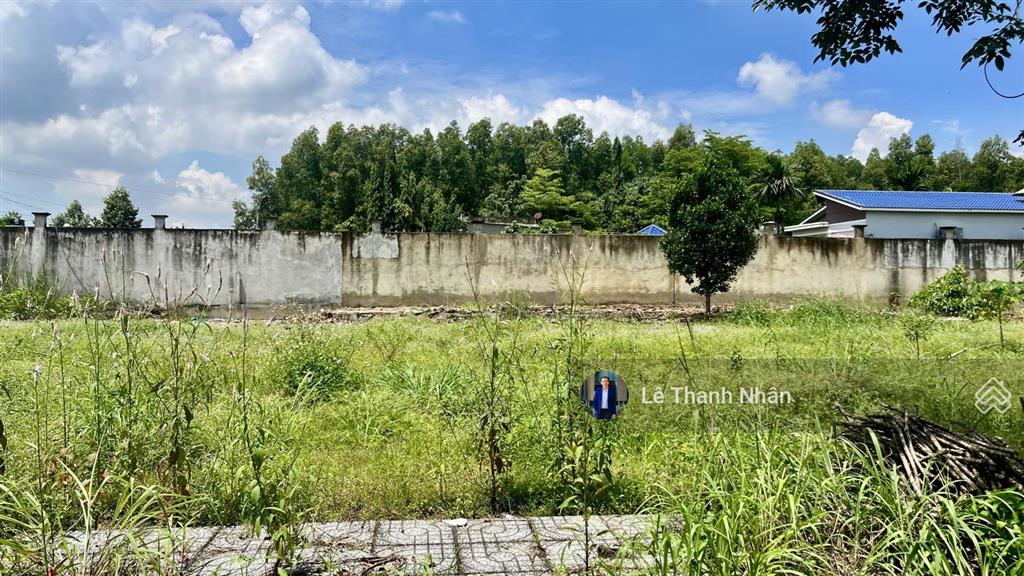 1/ đường phùng hưng ngay sát ubnd an viễn. sổ hổng thổ cư 100%