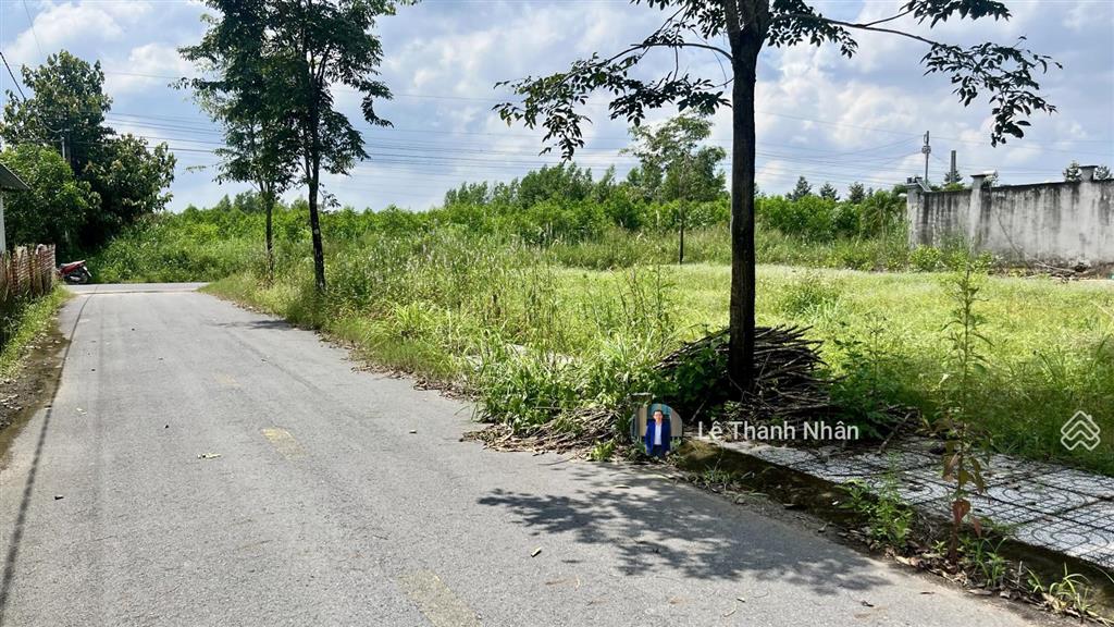 1/ đường phùng hưng ngay sát ubnd an viễn. sổ hổng thổ cư 100%