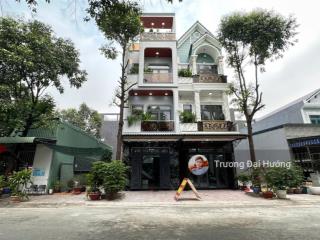 Bán 2 căn nhà 1 trệt 2 lầu  full nội thất, gần vincom 550 6,2 tỷ/căn tl