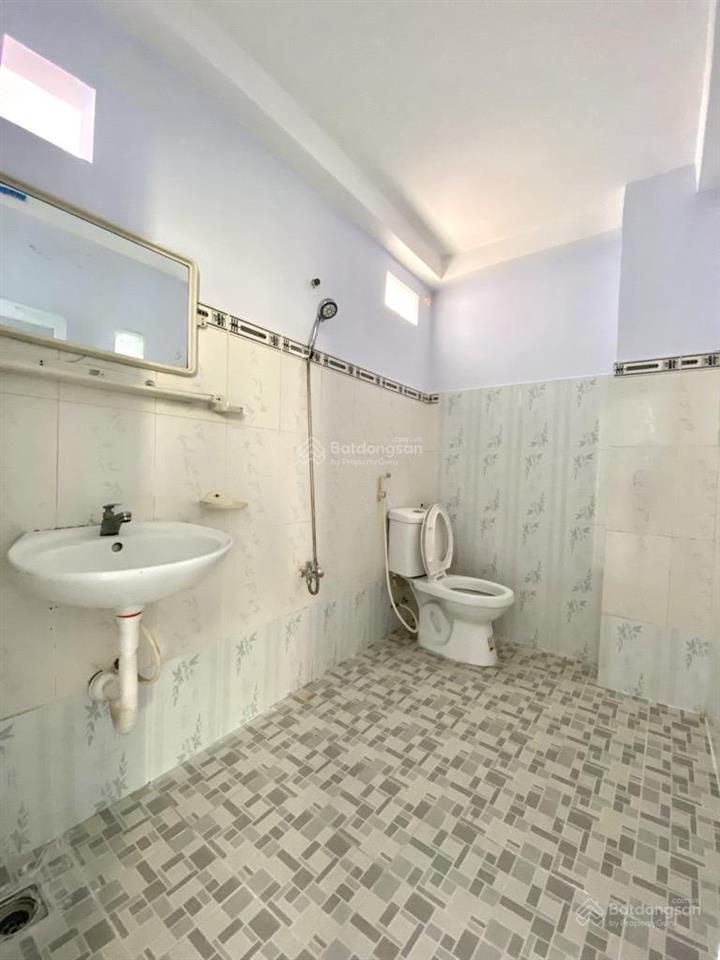 Bán nhà riêng 411 cách mạng tháng tám, 9.999 tỷ, 64m2, q10, hcm, giá tốt