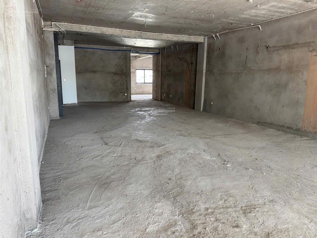 Cho thuê nhà 2 mặt tiền 1000m2, có thang máy 700kg, tiện kinh doanh, vp hoặc căn hộ dịch vụ