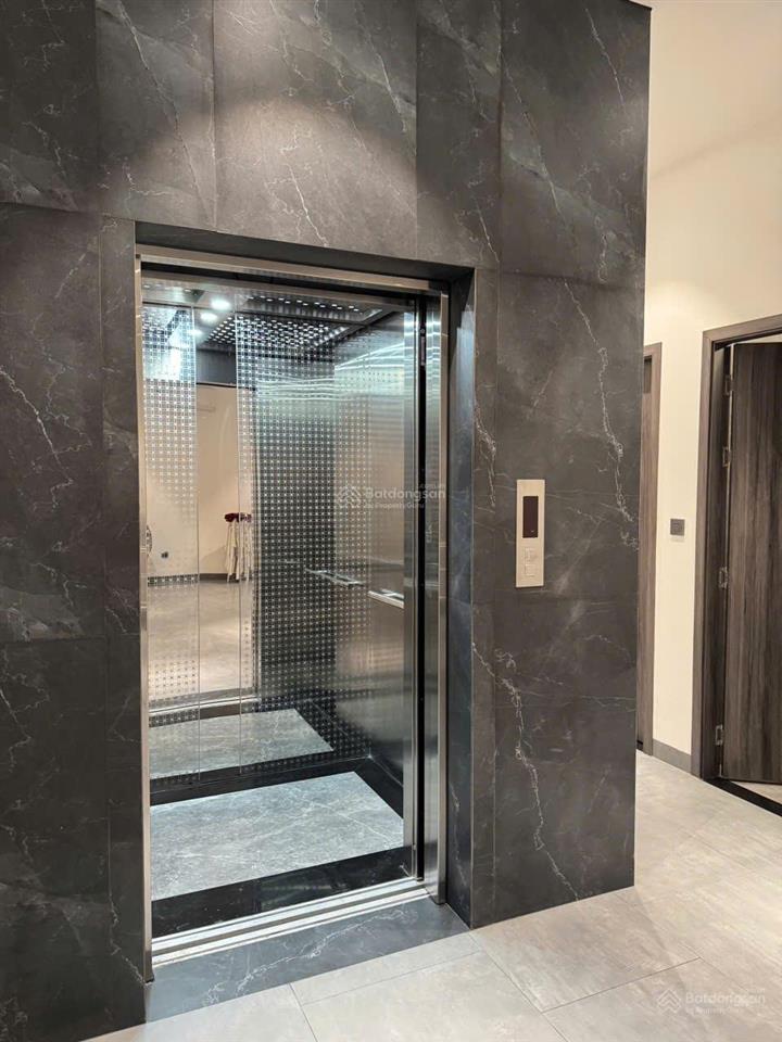 Cho thuê nhà 2 mặt tiền 1000m2, có thang máy 700kg, tiện kinh doanh, vp hoặc căn hộ dịch vụ