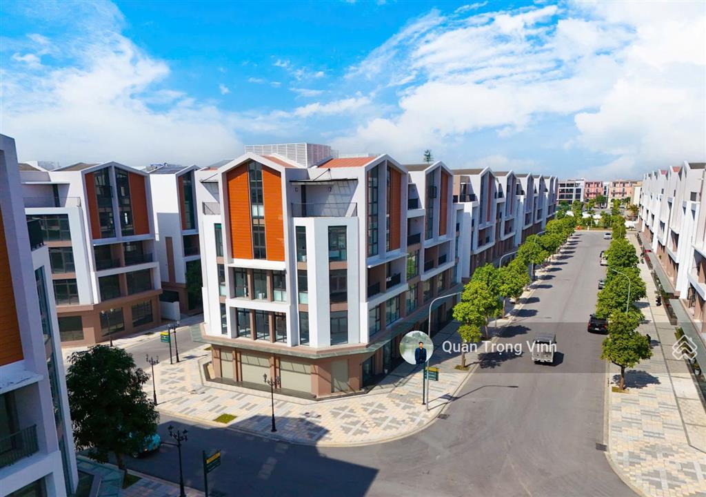Tôi cần bán căn shophouse xẻ khe diện tích 140m2 giá 17.3 tỷ