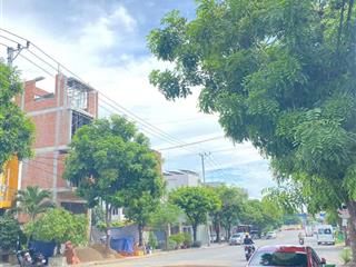 Toà căn hộ 6 tầng, đường bùi tá hán