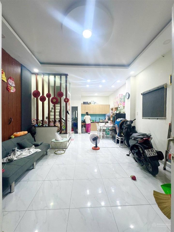 Chủ nhà kẹt bán gấp nhà hxh chợ tân hương  hẻm thông  4,5x8  không lộ giới  sổ vuông  4,150 tỷ