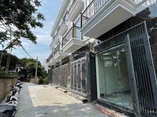 Bán căn nhà gần 70m2 ô tô vào cửa có sân vườn phía sau nhà view sông thoáng mát giá 4tỷ