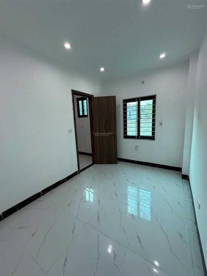 Bán nhà 75m2 3.7tỷ tại phụng châu có sân cổng riêng, ô tô vào cửa