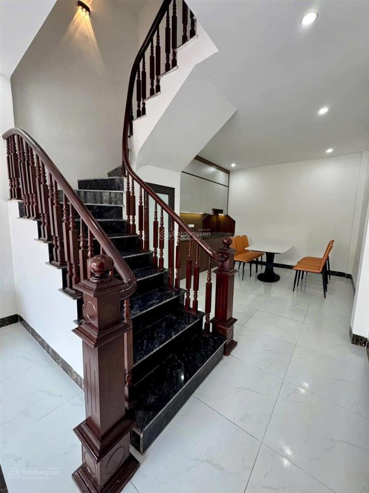 Bán nhà 75m2 3.7tỷ tại phụng châu có sân cổng riêng, ô tô vào cửa