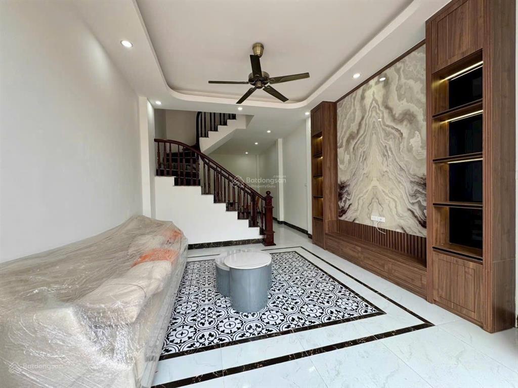 Bán nhà 75m2 3.7tỷ tại phụng châu có sân cổng riêng, ô tô vào cửa