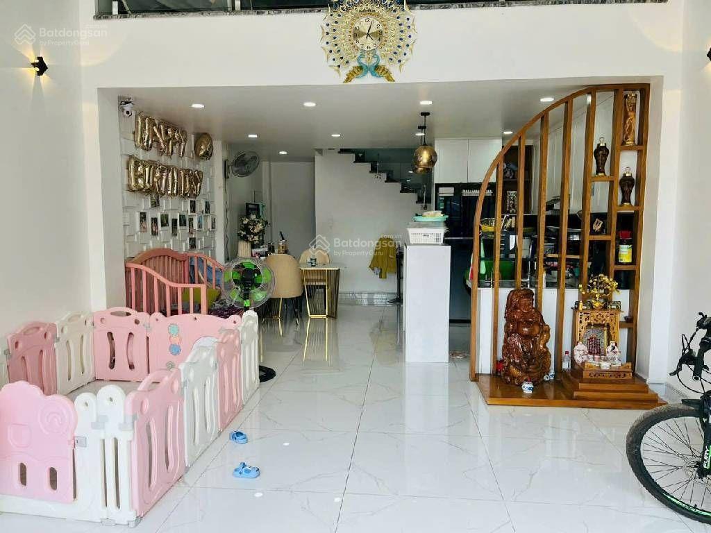 Nhà tl08 quận 12 . 4 tầng hẻm 8m vỉa hè . giá 6,9ty . đang cho thuê 13tr