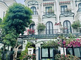 Cho thuê biệt thự, full đồ. giá 25 triệu, cạnh hồ 24,5ha