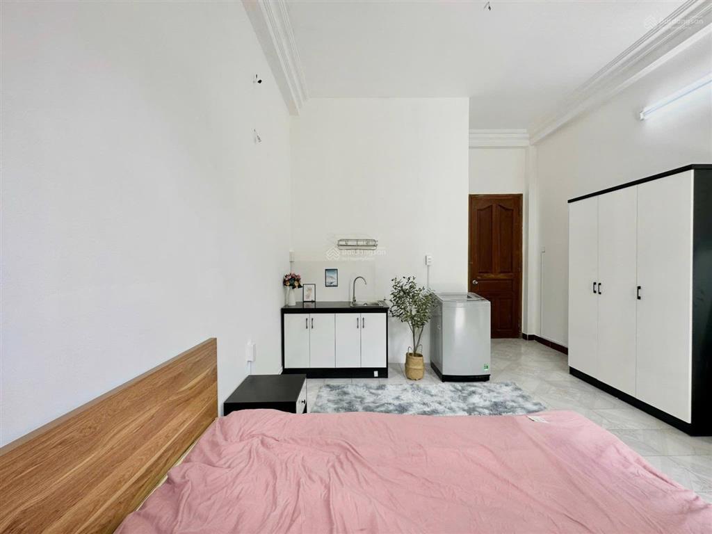 Chdv ban công  máy giặt riêng ngay ngã tư hàng xanh