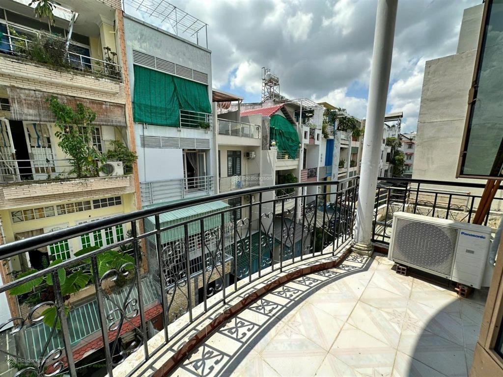 Chdv ban công  máy giặt riêng ngay ngã tư hàng xanh