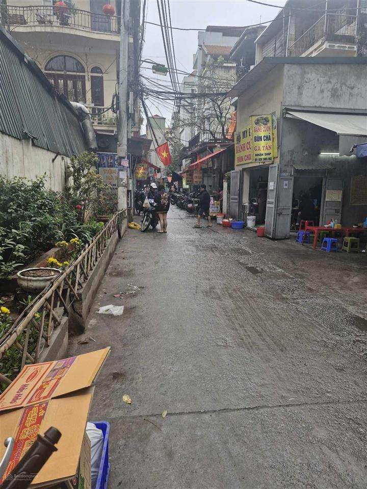 Bán nhà dân mặt đường kinh doanh  ô tô  khu vực hiếm nhà bán