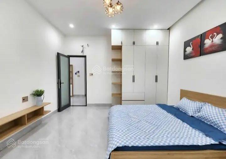 Bán nhà đại cát  liên mạc ô tô đỗ cổng  50m  xây mới 5 tầng giá nhỉnh 6 tỷ cầu thang giữa,