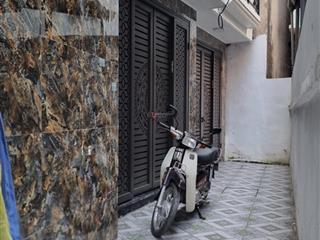 Nhà phố láng hạ  7,9 tỷ  mt 3,1m  nở hậu  xây cực đẹp 5 tầng mới tinh chưa bóc tem  ở yên tĩnh