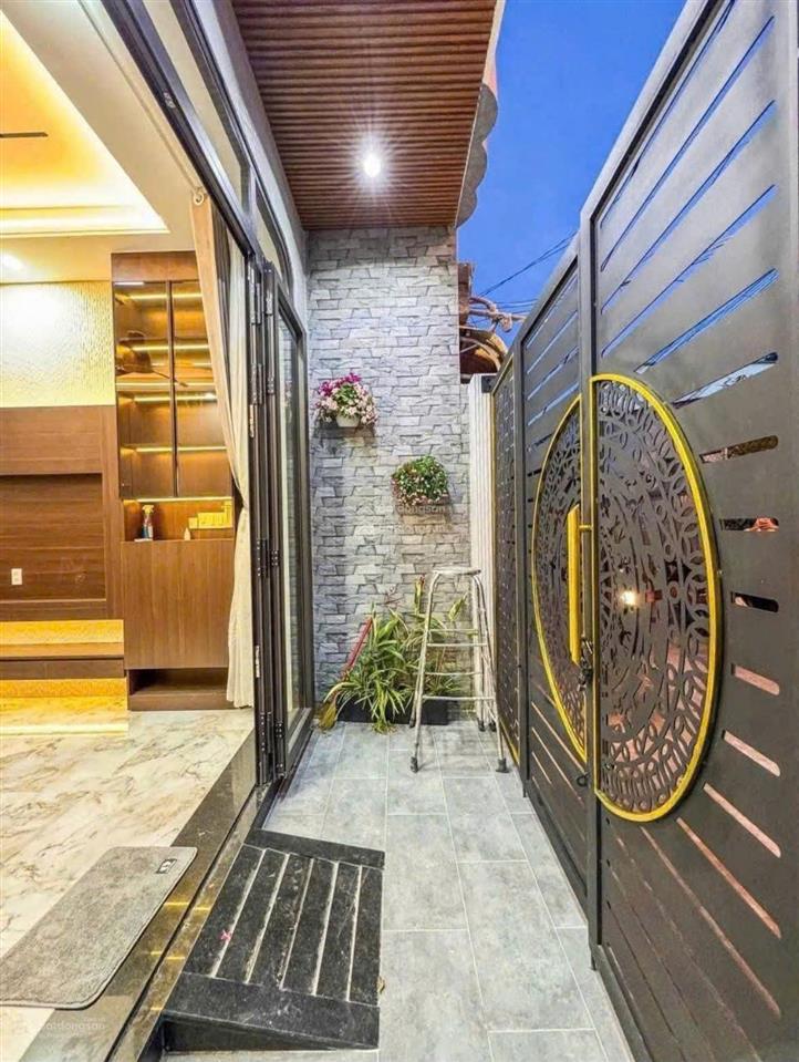 Nhà 1 trệt 1 lầu giá 1 tỷ 950 gò vấp  2pn, 3wc, sổ hồng riêng, dọn vào ở ngay