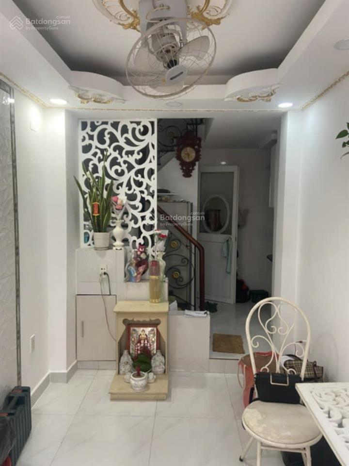 Nhà lê đại hành, trung tâm quận 11, 4 tầng. giá 4,5 tỷ hẻm thông