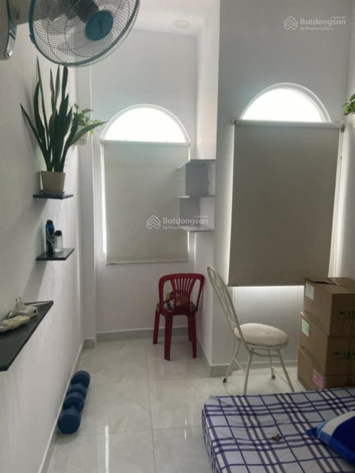 Nhà lê đại hành, trung tâm quận 11, 4 tầng. giá 4,5 tỷ hẻm thông