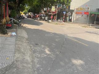 Bán nhà vị trí kim cương phố tô hiệu, hà đông
diện tích 50m giá 11.4 tỷ