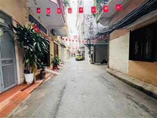 Nhà phố mới xây mới kính koong, đủ tiện ích xung quanh, trung tâm dương nội, hà đông.