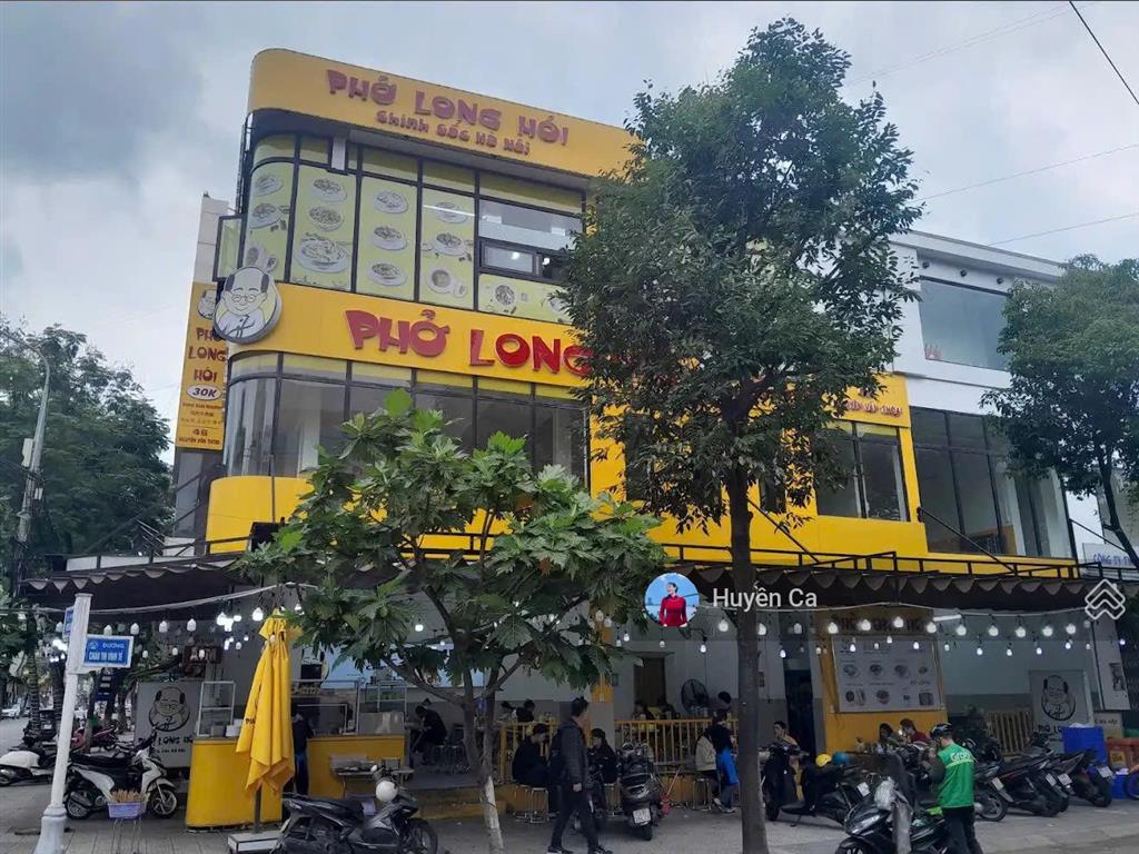 Góc 2 mt nguyễn văn thoại. tuyến đường nhộn nhịp nhất phố biển.