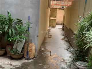 Phòng trọ tầng 1, sân rộng 20m2