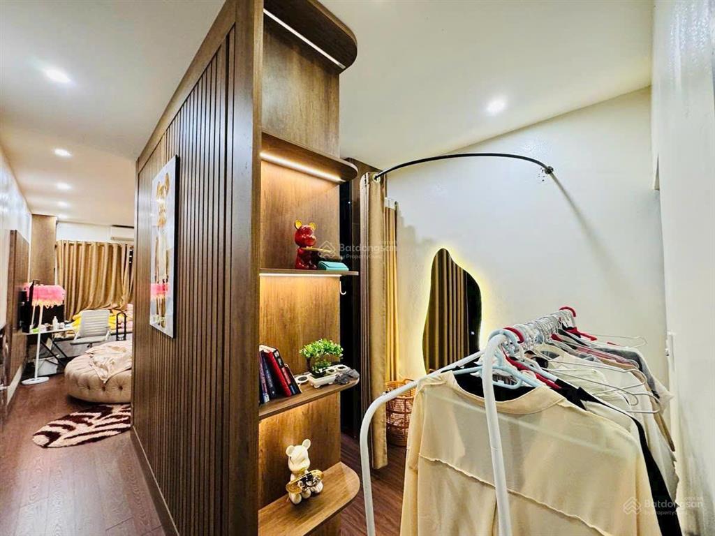 Bán nhà hồng mai trung tâm hai bà trưng cách trường đh bách khoa 1km 40m 4t 8ty có bớt