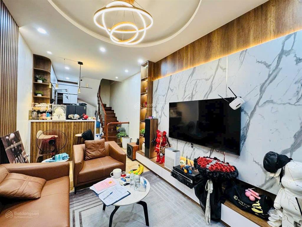 Bán nhà hồng mai trung tâm hai bà trưng cách trường đh bách khoa 1km 40m 4t 8ty có bớt