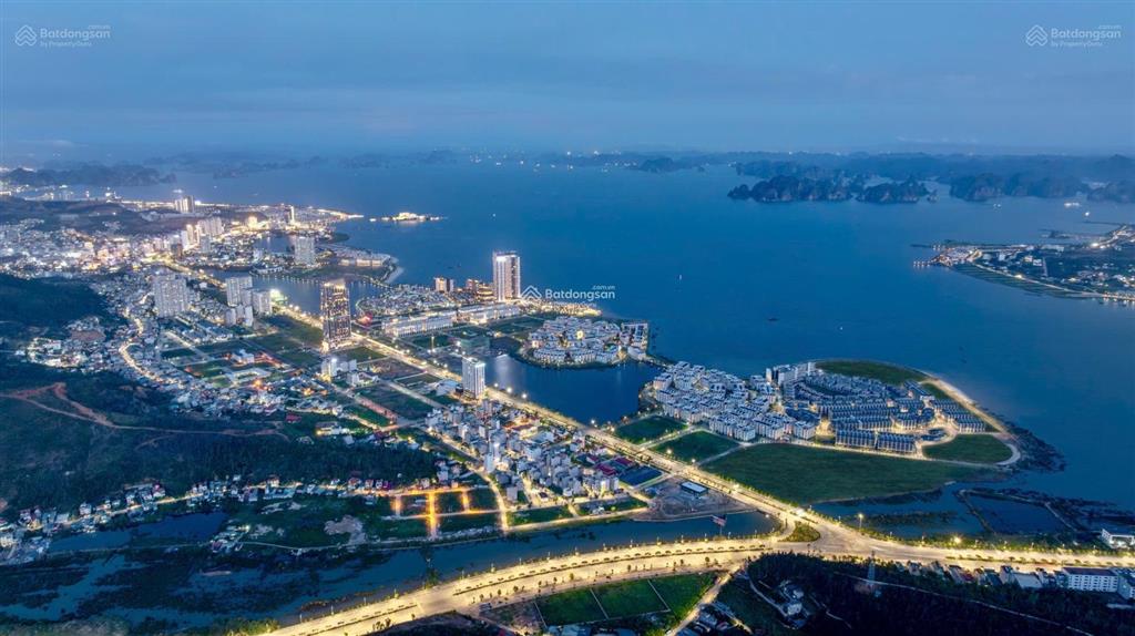 Bán khách sạn 13 phòng sora bay vị trí vàng  chủ đầu tư thuê lại tầng 1 = 600 triệu/năm