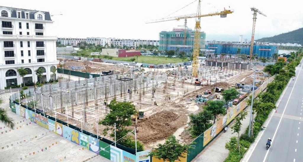 Bán khách sạn 13 phòng sora bay vị trí vàng  chủ đầu tư thuê lại tầng 1 = 600 triệu/năm