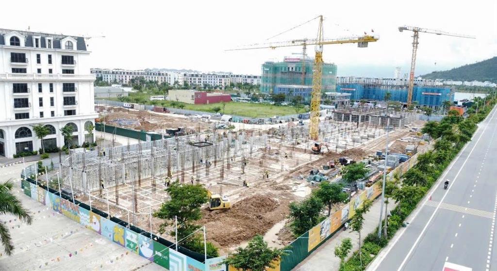 Bán khách sạn 13 phòng sora bay vị trí vàng  chủ đầu tư thuê lại tầng 1 = 600 triệu/năm