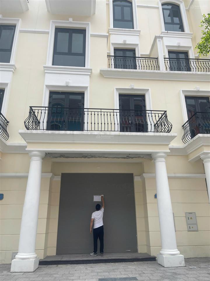 Cắt lỗ hơn 1 tỷ còn 8,4 tỷ nhà liền kề 4,5 tầng 108 m2 đồi rồng đồ sơn vị trí đẹp