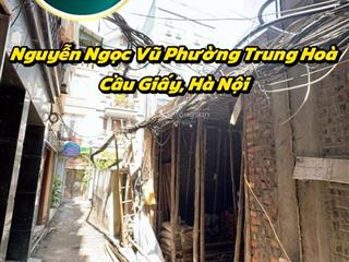 Ngôi nhà khoa học 6 tầng thang máy gần phố trung hoà