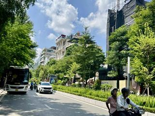 Bán nhà đất mặt đường lạc long quân,tây hồ. 166m mặt tiền 6.2m giá tốt.