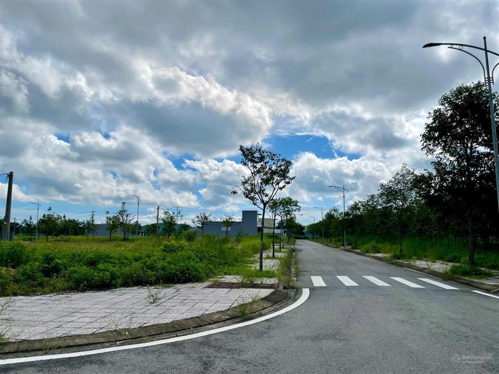 Duy nhất lô góc tiềm năng view công viên và trường học tại khu dvhh vsip quảng ngãi