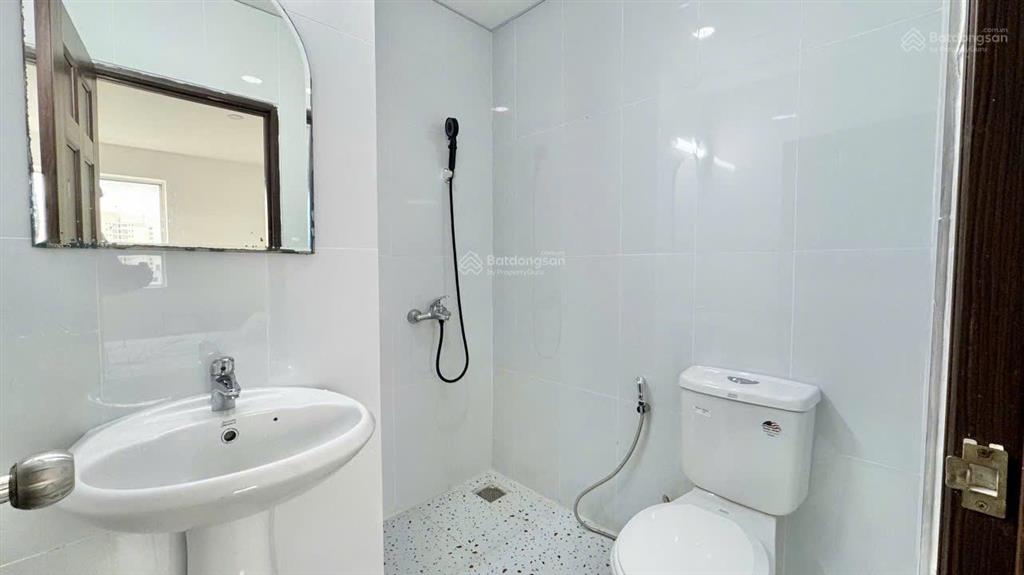 Cần bán gấp căn hộ res 3 đường nguyễn lương bằng q7. dt 72 m2 , 2 phòng ,2wc, giá 4 tỷ 0355 470 ***