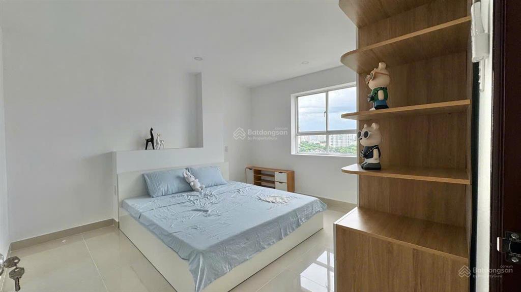Cần bán gấp căn hộ res 3 đường nguyễn lương bằng q7. dt 72 m2 , 2 phòng ,2wc, giá 4 tỷ 0355 470 ***