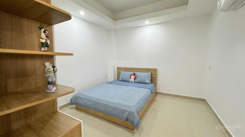 Cần bán gấp căn hộ res 3 đường nguyễn lương bằng q7. dt 72 m2 , 2 phòng ,2wc, giá 4 tỷ 0355 470 ***