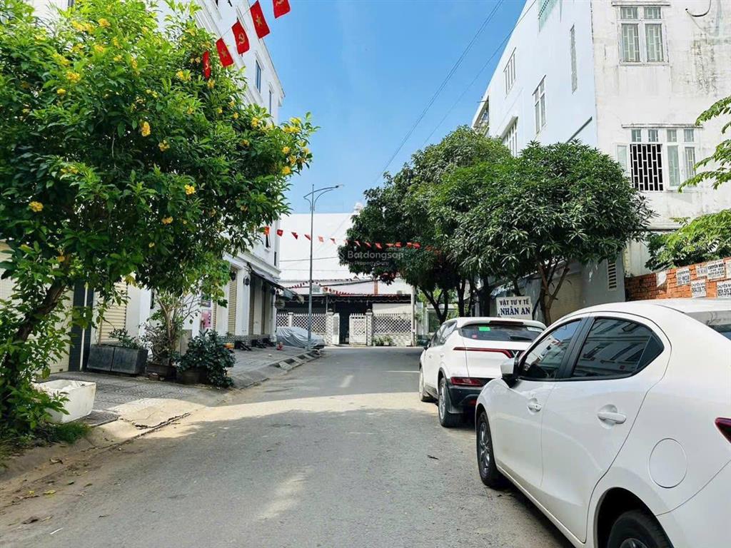 Bán gấp lô đất siêu rẻ ngay bv quận 2, dt 5x22m đối diện công viên giá chỉ 11.5 tỷ