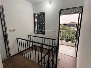 Nhà tập thể tầng 3 và 4  2 ngủ  nội thất đẹp, tặng toàn bộ  ban công thoáng