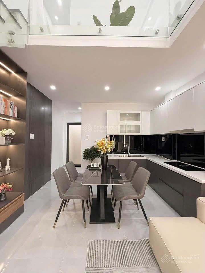 Bán nhà ung văn khiêm, p1 bình thạnh, dt 60m2, 1 trệt 2 lầu, hẻm ô tô 6m, gần landmark 81, sổ riêng