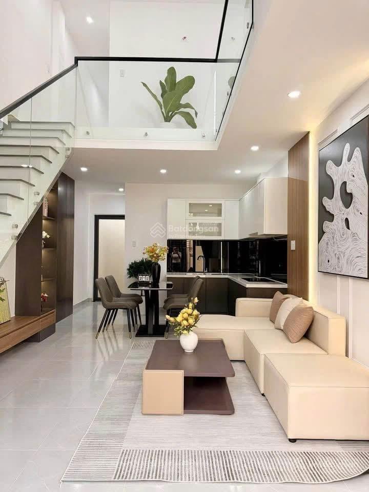 Bán nhà ung văn khiêm, p1 bình thạnh, dt 60m2, 1 trệt 2 lầu, hẻm ô tô 6m, gần landmark 81, sổ riêng