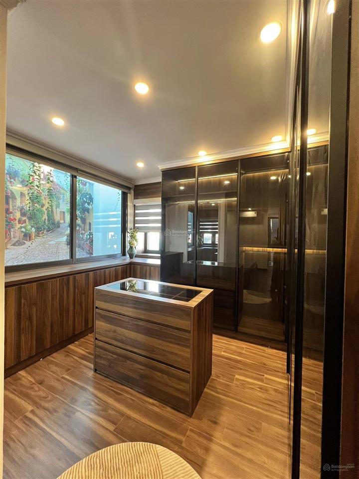 Bán nhà phố hoàng quốc việt, 55m2, 4 tầng, ô tô tránh, mt 5m, giá 16,5 tỷ,lô góc 2 thoáng